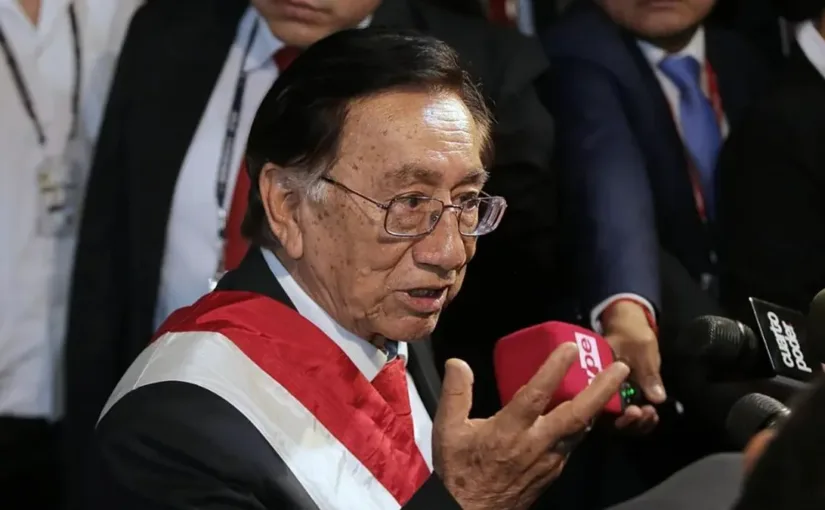 José María Balcázar, nuevo presidente de Perú, enfrentará juicio por corrupción mientras dirige el Gobierno interino