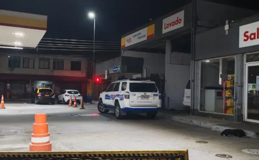 Tres delincuentes roban un servicentro en Lota Bajo; PDI investiga el violento asalto.