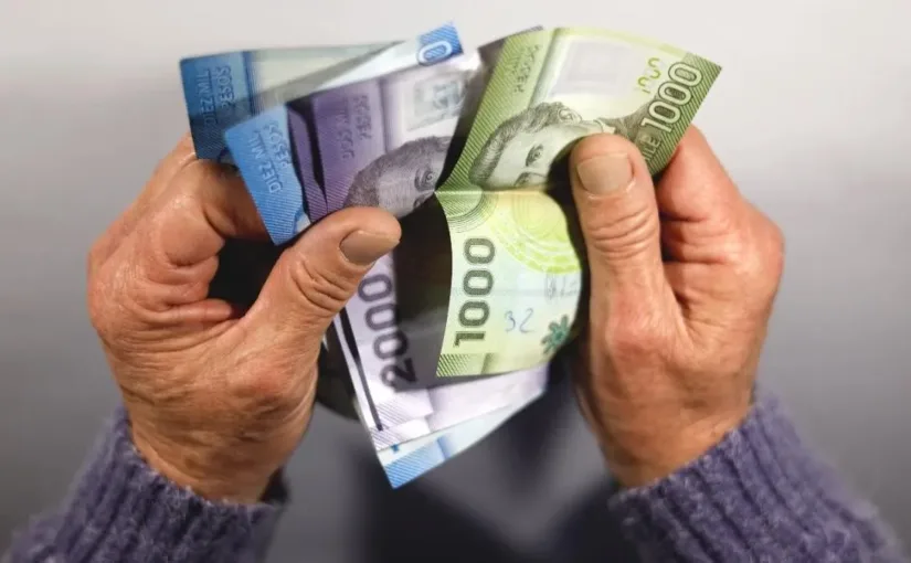 Apoyo económico mensual para cuidadores de personas con discapacidad severa.