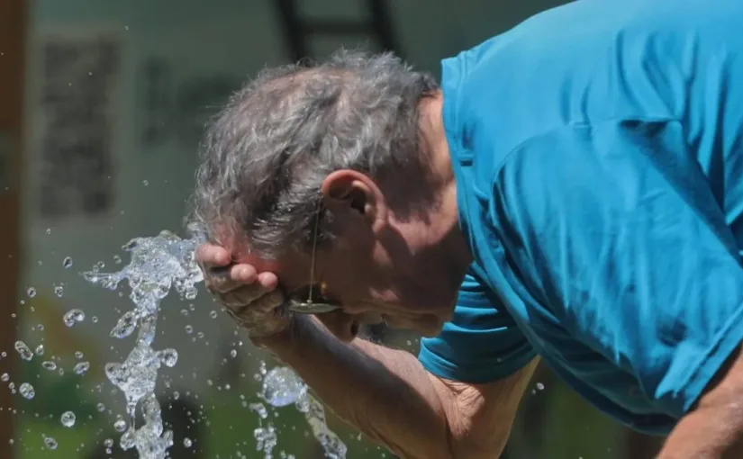 Estudio revela 77 "zonas frías" en Santiago que combaten el calor extremo.