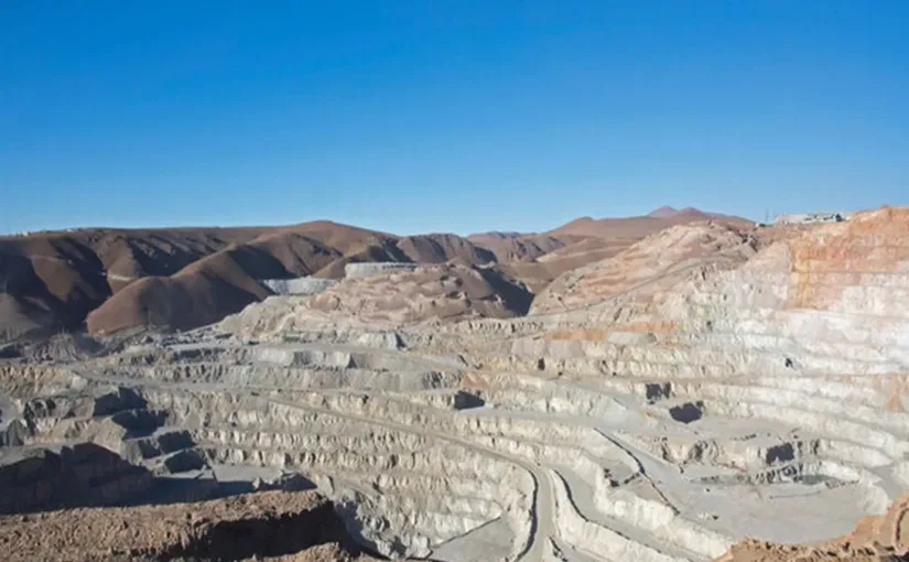 Teck Resources destaca aumento en producción de cobre y fusión con Anglo American.