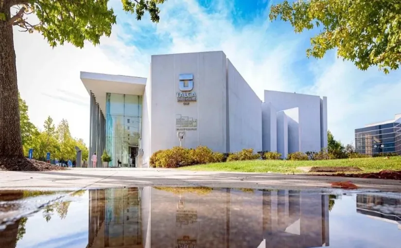 La Corte Suprema revoca despido arbitrario de funcionario de la Universidad de Talca.