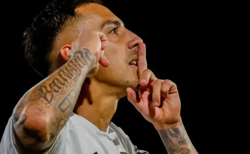 Colo Colo triunfa 2-0 ante Everton; Correa se disculpa por su celebración polémica.